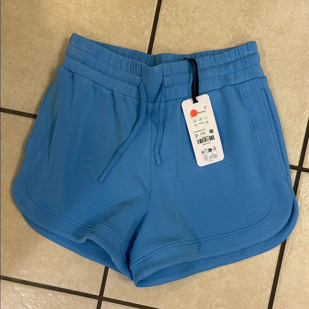 NWT Varley double soft shorts 3.5